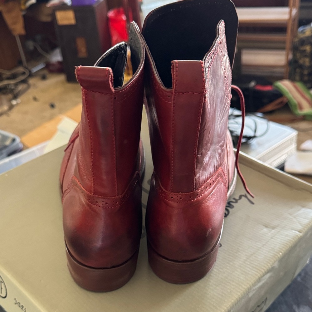 Men's Red Leather Chukka Boots - Sleek Lace-Up Design - Picture 3 of 5